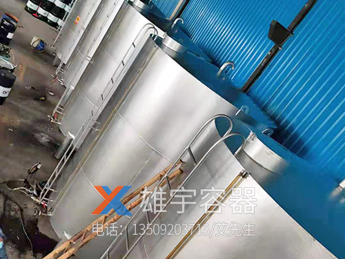 立式儲油罐（guàn）